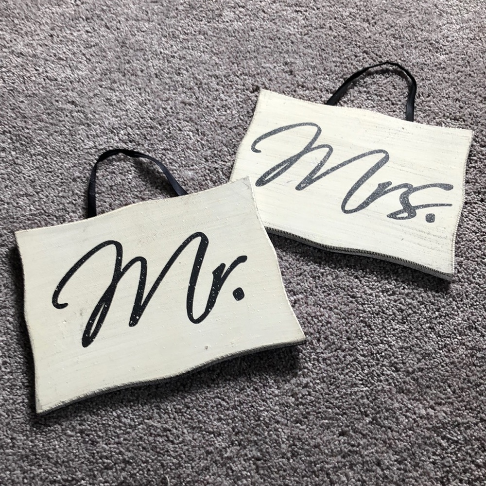 Set of “Mr.” & “Mrs.” hanging wall decor